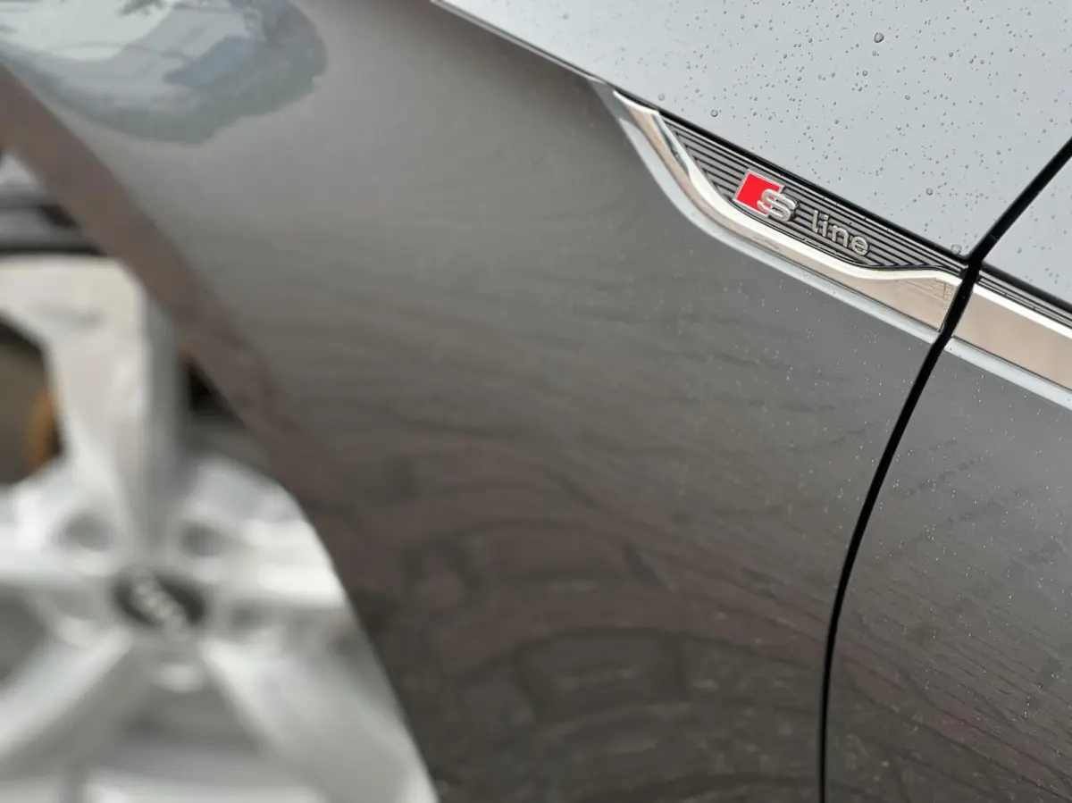 2.0 TFSI Launch Edition S-Line 19"LMV LED
