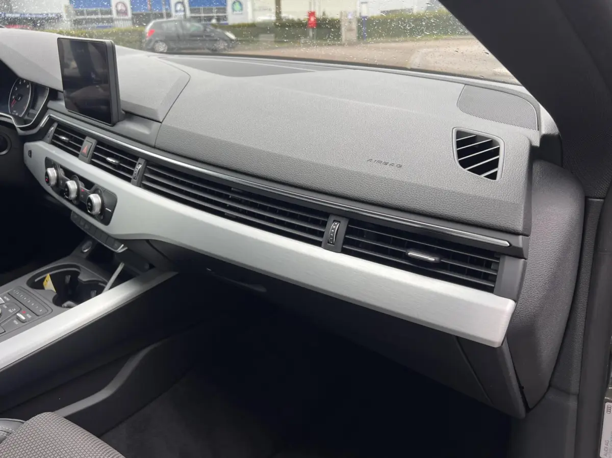 2.0 TFSI Launch Edition S-Line 19"LMV LED