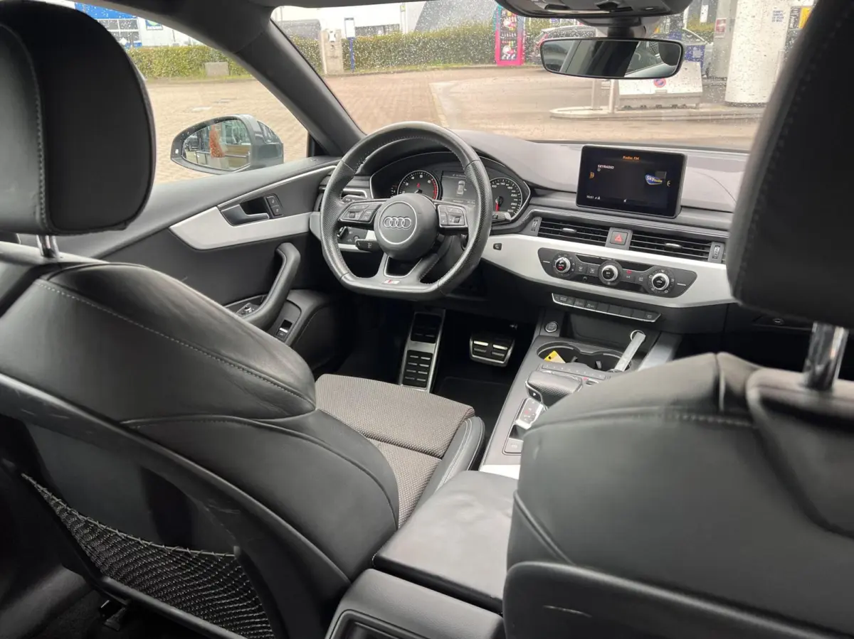2.0 TFSI Launch Edition S-Line 19"LMV LED