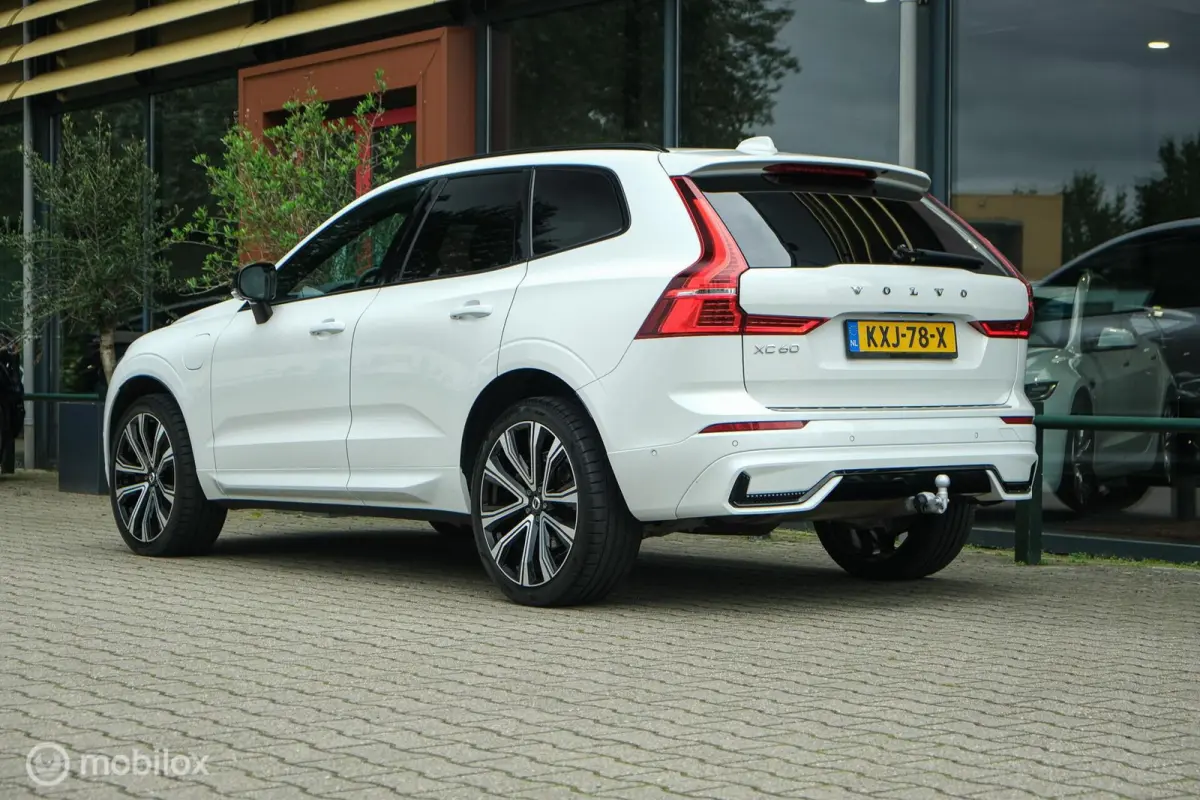 2.0 T6 Plug-in hybrid AWD Plus Dark Longe Range | Pano | Harman Kardon | 360 camera | Trekhaak | ACC | HUD | 21" wielen | Stoel en stuurwielverwarming