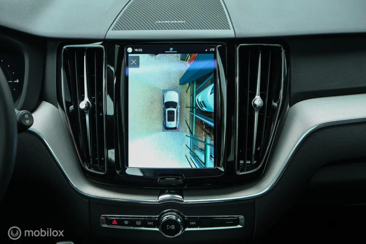 2.0 T6 Plug-in hybrid AWD Plus Dark Longe Range | Pano | Harman Kardon | 360 camera | Trekhaak | ACC | HUD | 21" wielen | Stoel en stuurwielverwarming