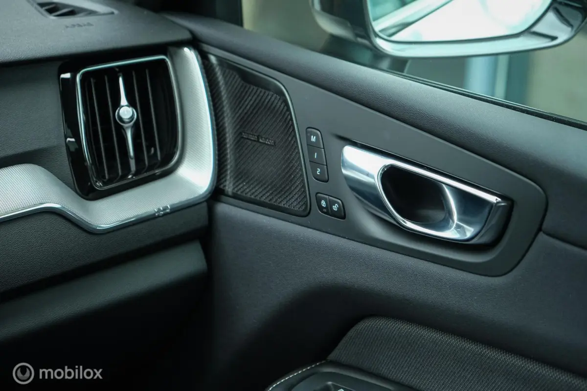 2.0 T6 Plug-in hybrid AWD Plus Dark Longe Range | Pano | Harman Kardon | 360 camera | Trekhaak | ACC | HUD | 21" wielen | Stoel en stuurwielverwarming