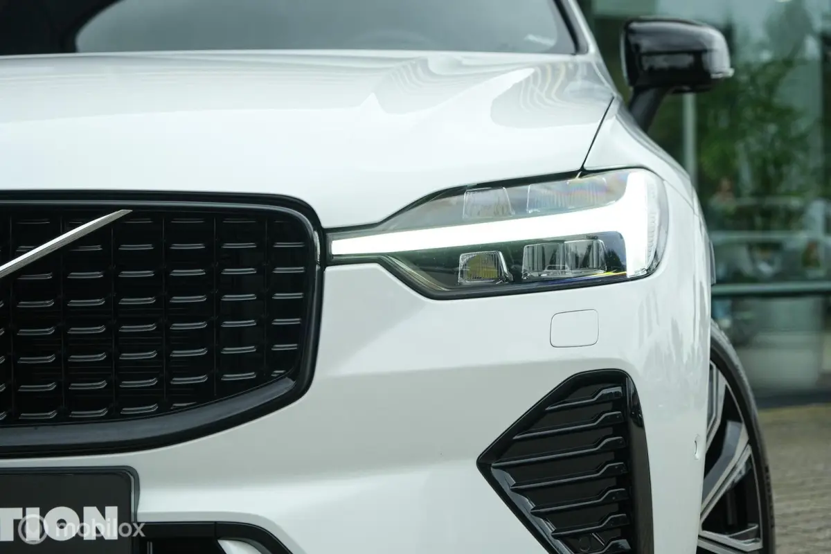 2.0 T6 Plug-in hybrid AWD Plus Dark Longe Range | Pano | Harman Kardon | 360 camera | Trekhaak | ACC | HUD | 21" wielen | Stoel en stuurwielverwarming