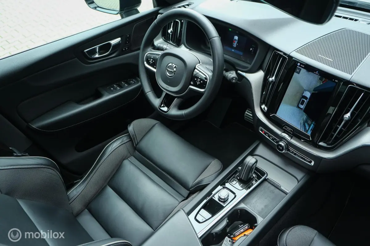 2.0 T6 Plug-in hybrid AWD Plus Dark Longe Range | Pano | Harman Kardon | 360 camera | Trekhaak | ACC | HUD | 21" wielen | Stoel en stuurwielverwarming
