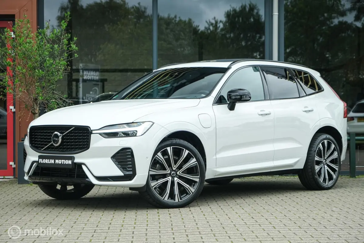 2.0 T6 Plug-in hybrid AWD Plus Dark Longe Range | Pano | Harman Kardon | 360 camera | Trekhaak | ACC | HUD | 21" wielen | Stoel en stuurwielverwarming