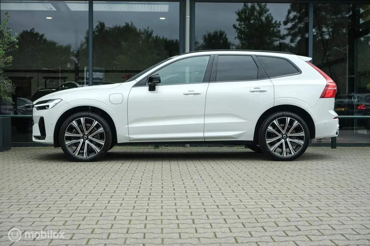 2.0 T6 Plug-in hybrid AWD Plus Dark Longe Range | Pano | Harman Kardon | 360 camera | Trekhaak | ACC | HUD | 21" wielen | Stoel en stuurwielverwarming