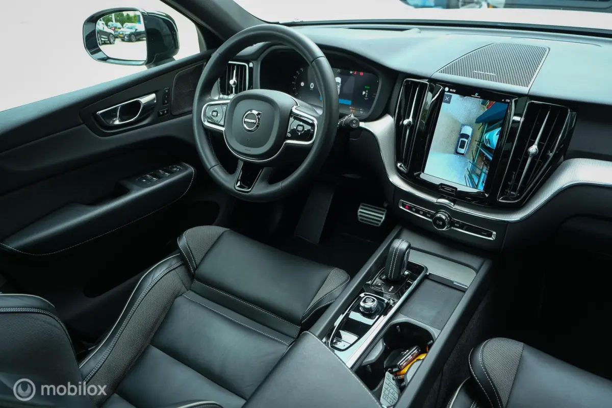 2.0 T6 Plug-in hybrid AWD Plus Dark Longe Range | Pano | Harman Kardon | 360 camera | Trekhaak | ACC | HUD | 21" wielen | Stoel en stuurwielverwarming