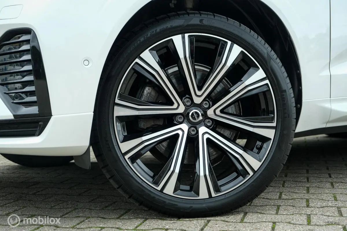 2.0 T6 Plug-in hybrid AWD Plus Dark Longe Range | Pano | Harman Kardon | 360 camera | Trekhaak | ACC | HUD | 21" wielen | Stoel en stuurwielverwarming