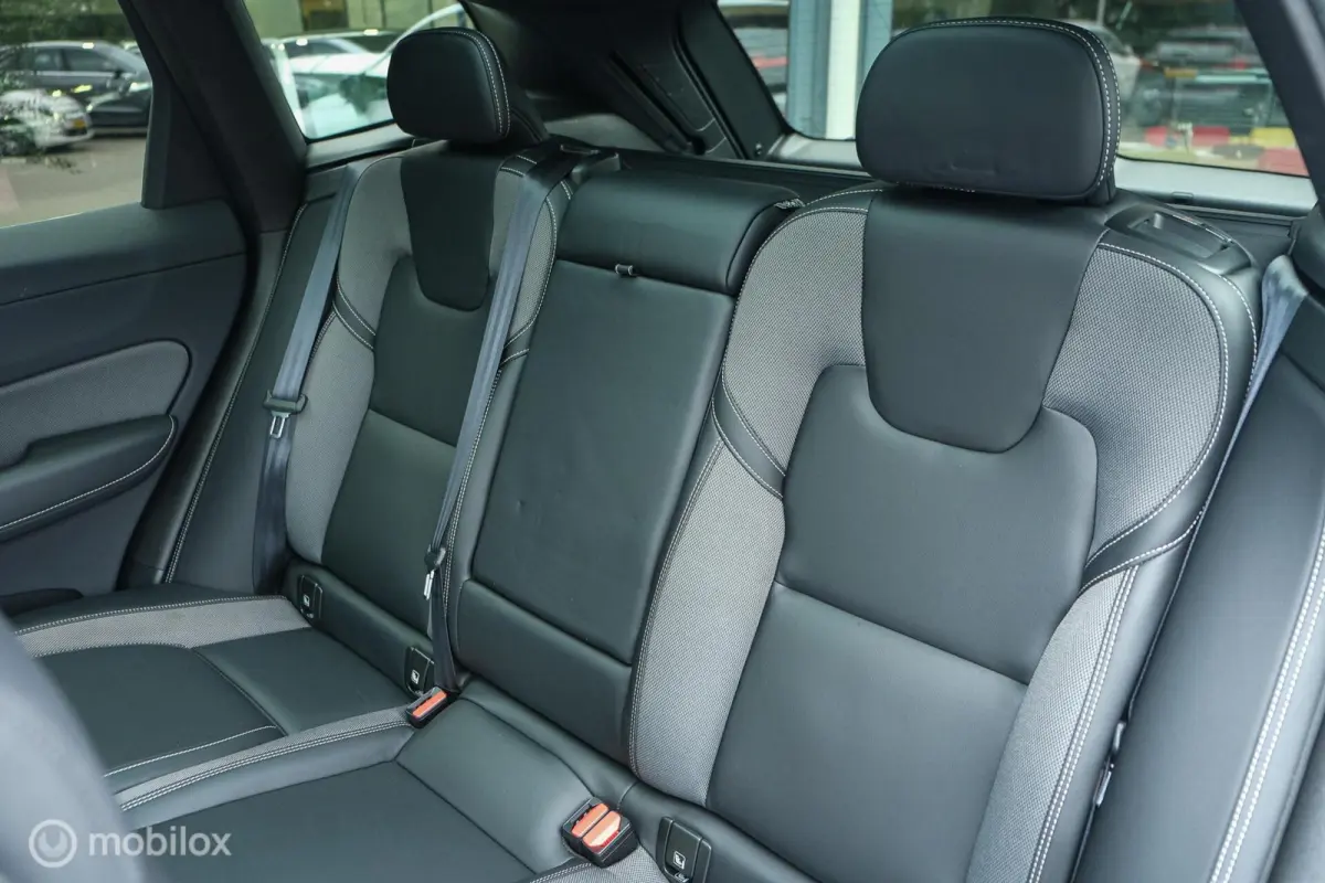 2.0 T6 Plug-in hybrid AWD Plus Dark Longe Range | Pano | Harman Kardon | 360 camera | Trekhaak | ACC | HUD | 21" wielen | Stoel en stuurwielverwarming