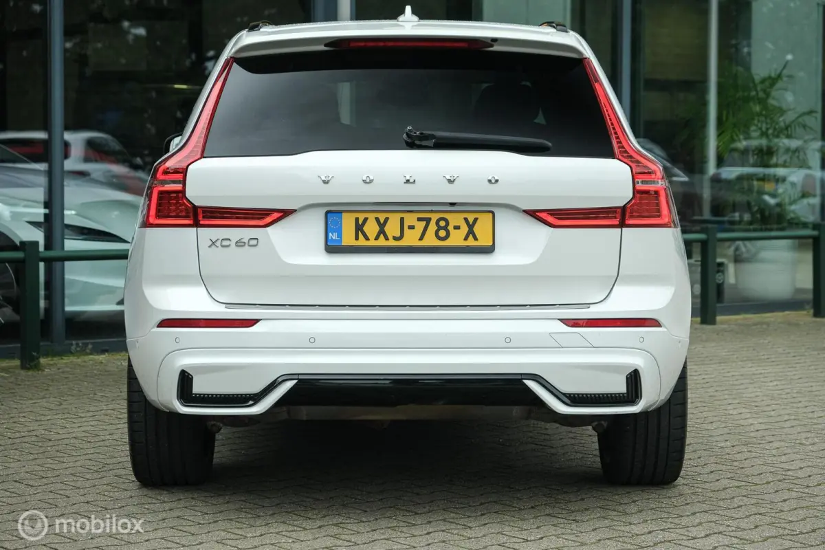 2.0 T6 Plug-in hybrid AWD Plus Dark Longe Range | Pano | Harman Kardon | 360 camera | Trekhaak | ACC | HUD | 21" wielen | Stoel en stuurwielverwarming