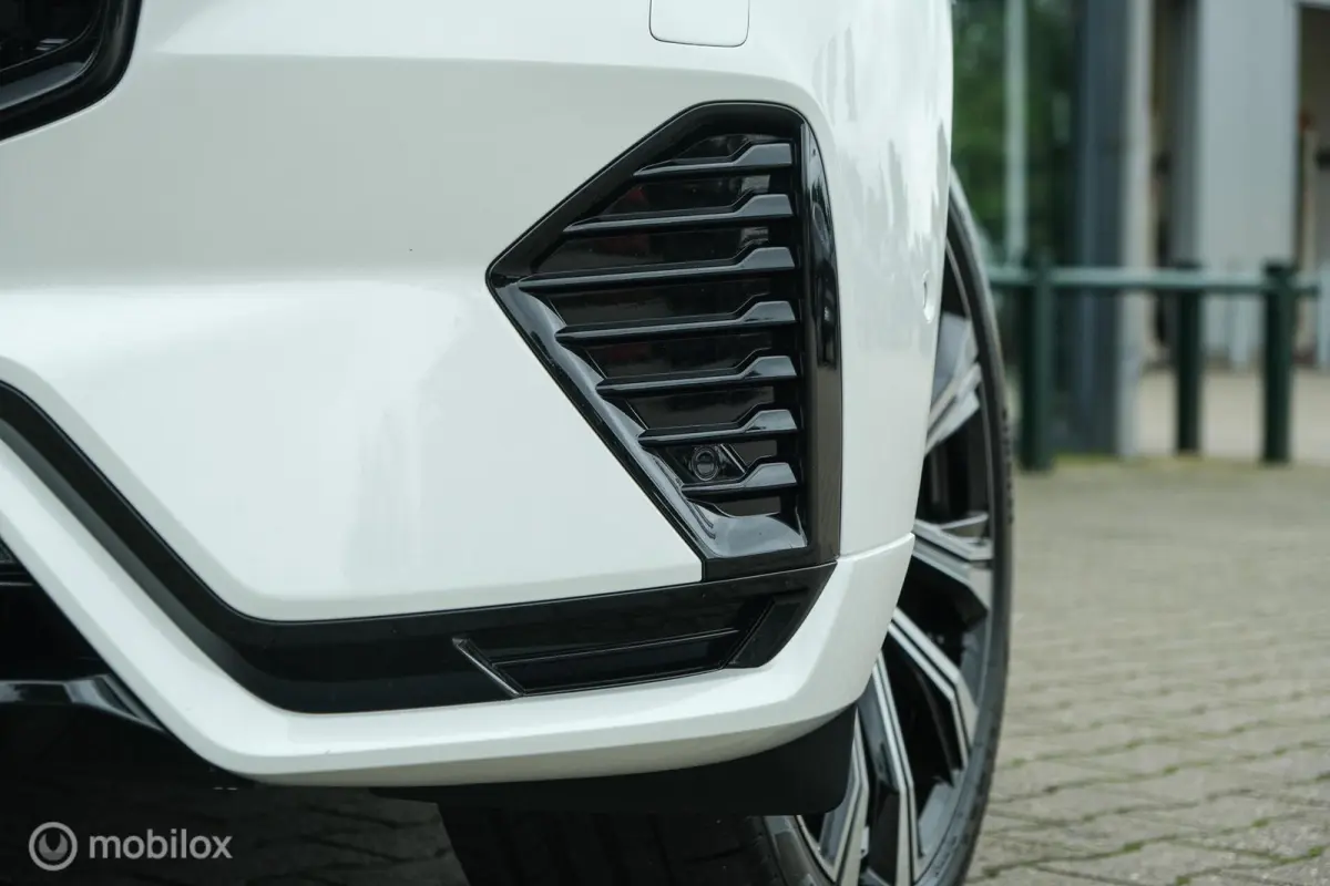 2.0 T6 Plug-in hybrid AWD Plus Dark Longe Range | Pano | Harman Kardon | 360 camera | Trekhaak | ACC | HUD | 21" wielen | Stoel en stuurwielverwarming
