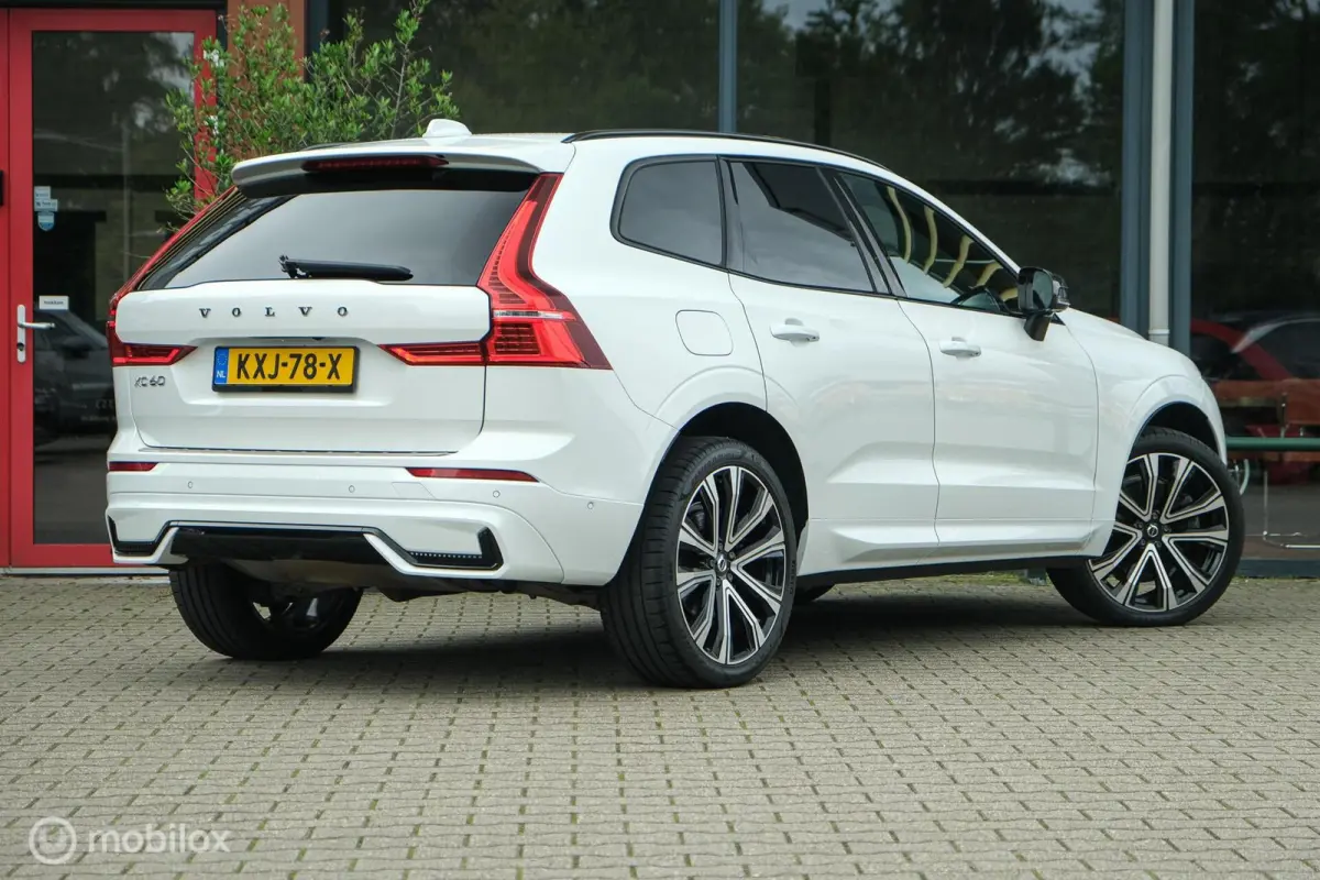 2.0 T6 Plug-in hybrid AWD Plus Dark Longe Range | Pano | Harman Kardon | 360 camera | Trekhaak | ACC | HUD | 21" wielen | Stoel en stuurwielverwarming