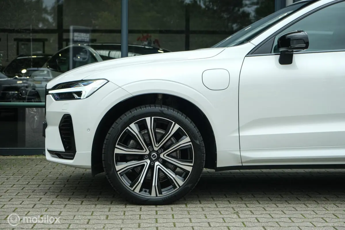 2.0 T6 Plug-in hybrid AWD Plus Dark Longe Range | Pano | Harman Kardon | 360 camera | Trekhaak | ACC | HUD | 21" wielen | Stoel en stuurwielverwarming