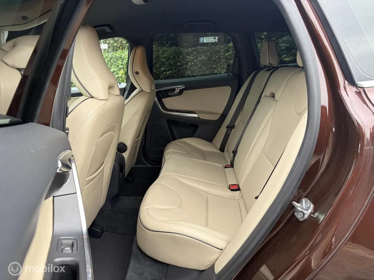 2.0 T5 FWD Momentum LEDER / AUTOMAAT / TR.HAAK / SUPER ONDERHOUDEN! /