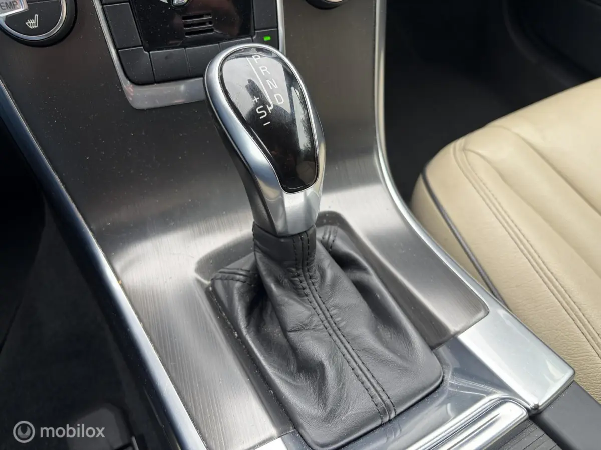 2.0 T5 FWD Momentum LEDER / AUTOMAAT / TR.HAAK / SUPER ONDERHOUDEN! /