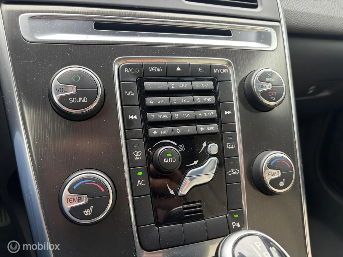 2.0 T5 FWD Momentum LEDER / AUTOMAAT / TR.HAAK / SUPER ONDERHOUDEN! /
