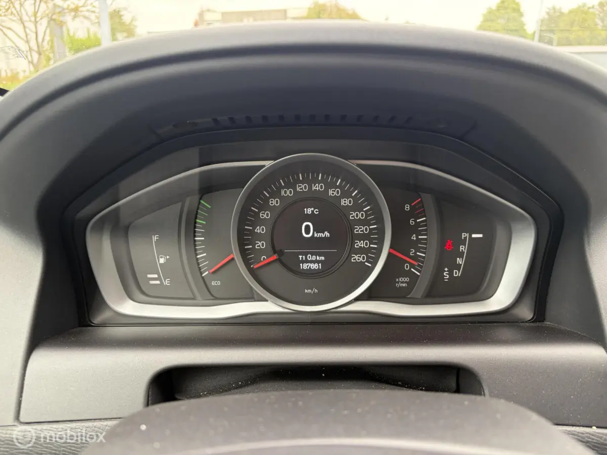 2.0 T5 FWD Momentum LEDER / AUTOMAAT / TR.HAAK / SUPER ONDERHOUDEN! /