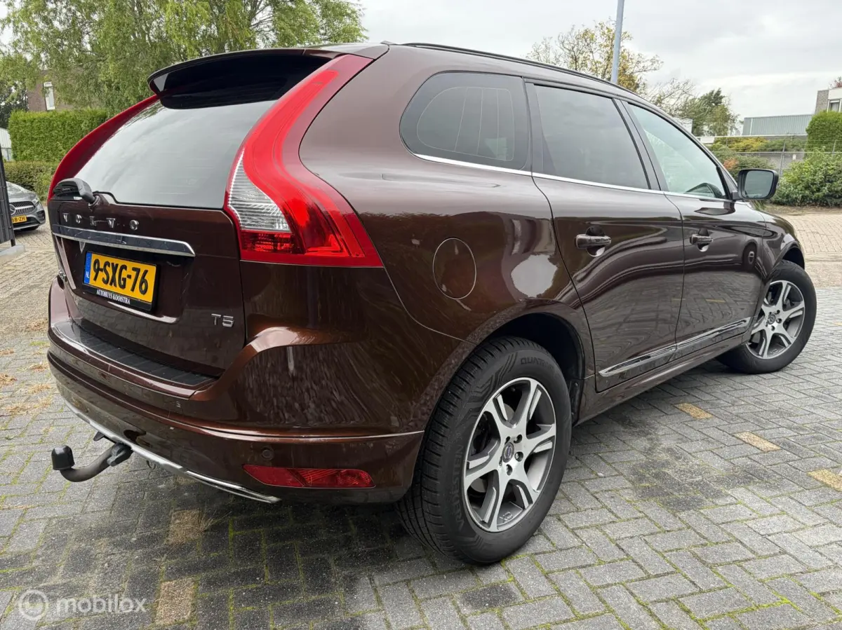 2.0 T5 FWD Momentum LEDER / AUTOMAAT / TR.HAAK / SUPER ONDERHOUDEN! /