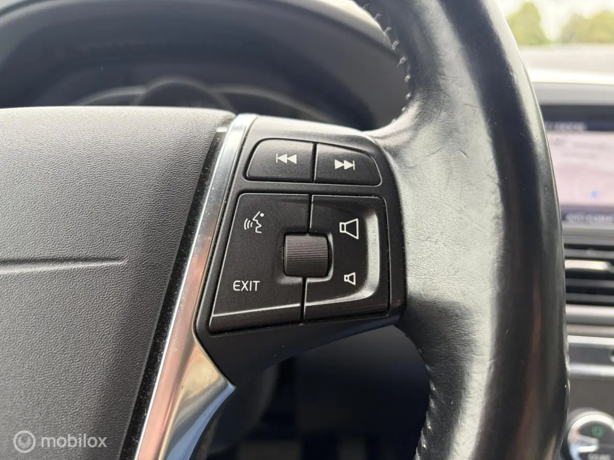 2.0 T5 FWD Momentum LEDER / AUTOMAAT / TR.HAAK / SUPER ONDERHOUDEN! /