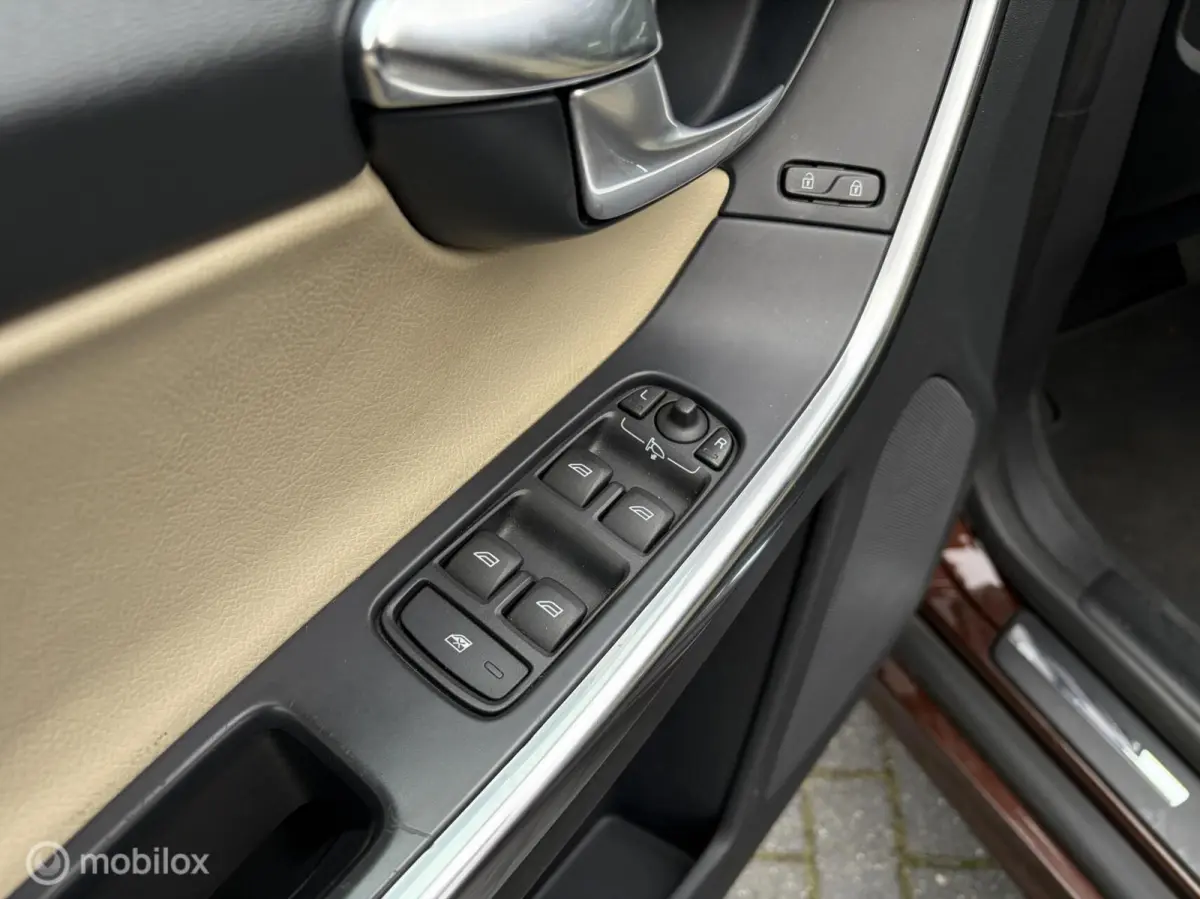 2.0 T5 FWD Momentum LEDER / AUTOMAAT / TR.HAAK / SUPER ONDERHOUDEN! /