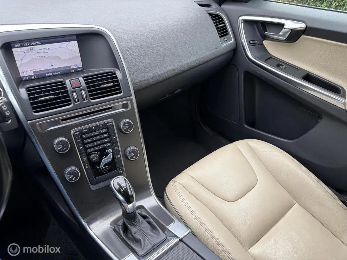 2.0 T5 FWD Momentum LEDER / AUTOMAAT / TR.HAAK / SUPER ONDERHOUDEN! /