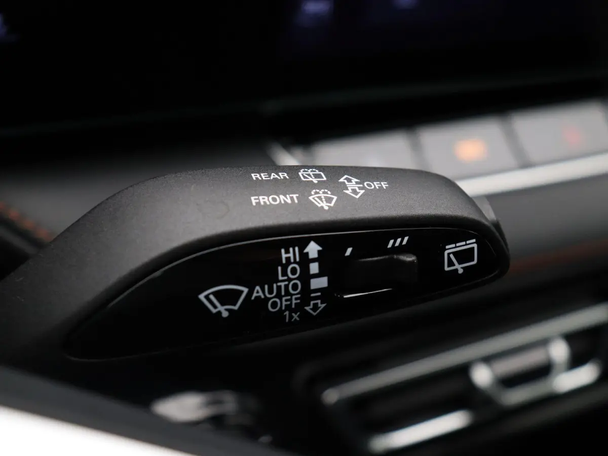 1.5 Luxury | Elektrische Verstelbare Stoelen | Stoelverwarming | Apple Carplay & Android Auto |
