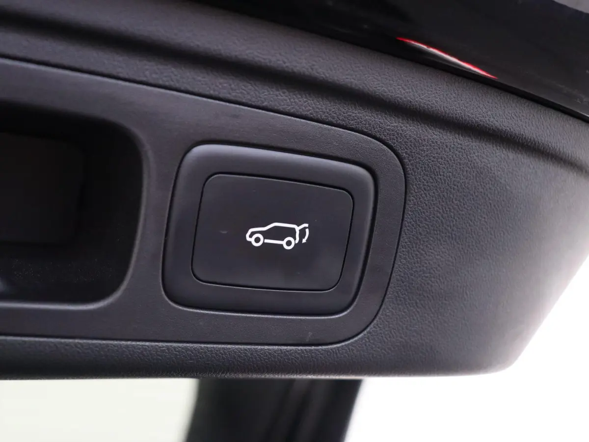 1.5 Luxury | Elektrische Verstelbare Stoelen | Stoelverwarming | Apple Carplay & Android Auto |