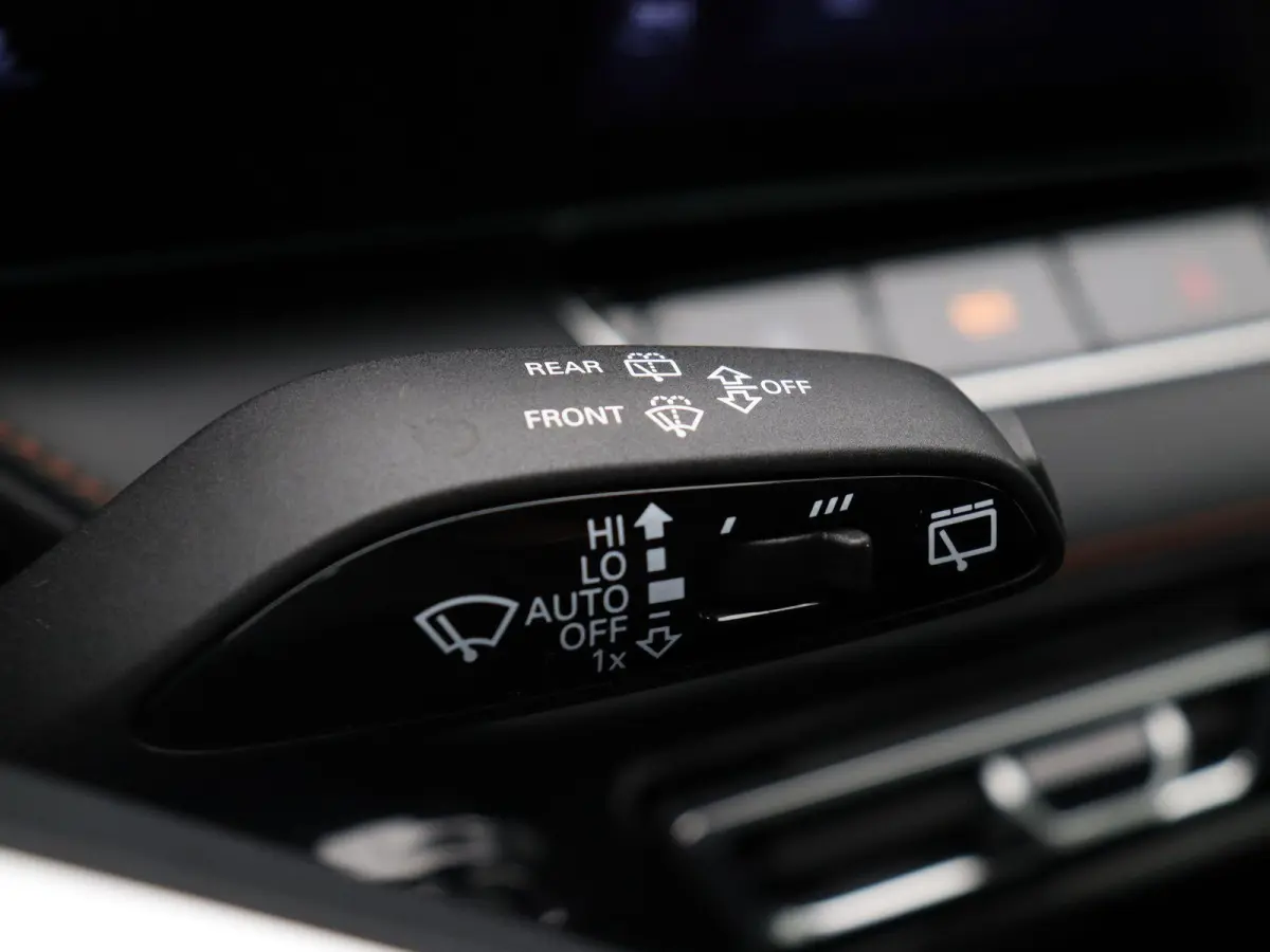 1.5 Luxury | Elektrische Verstelbare Stoelen | Stoelverwarming | Apple Carplay & Android Auto |