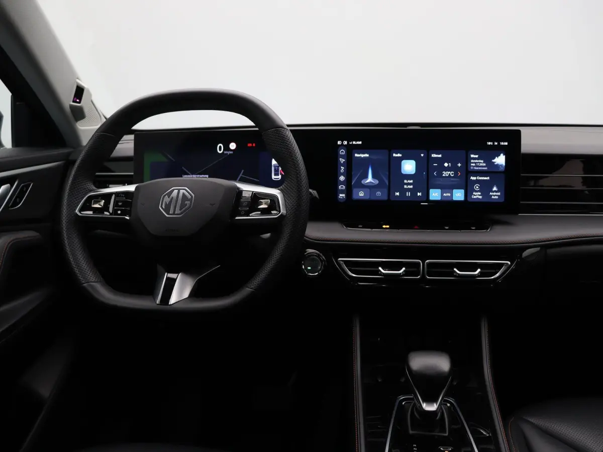 1.5 Luxury | Elektrische Verstelbare Stoelen | Stoelverwarming | Apple Carplay & Android Auto |