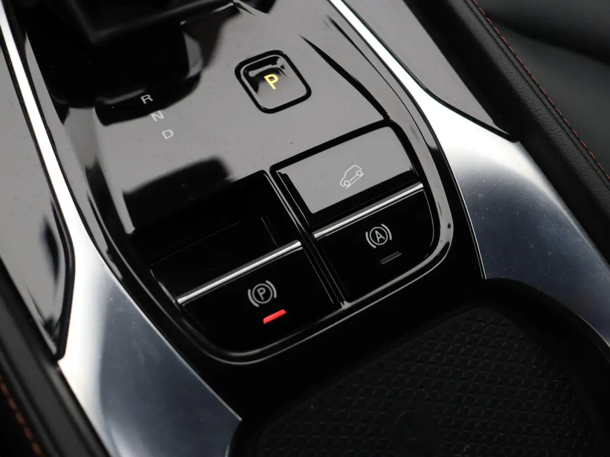 1.5 Luxury | Elektrische Verstelbare Stoelen | Stoelverwarming | Apple Carplay & Android Auto |