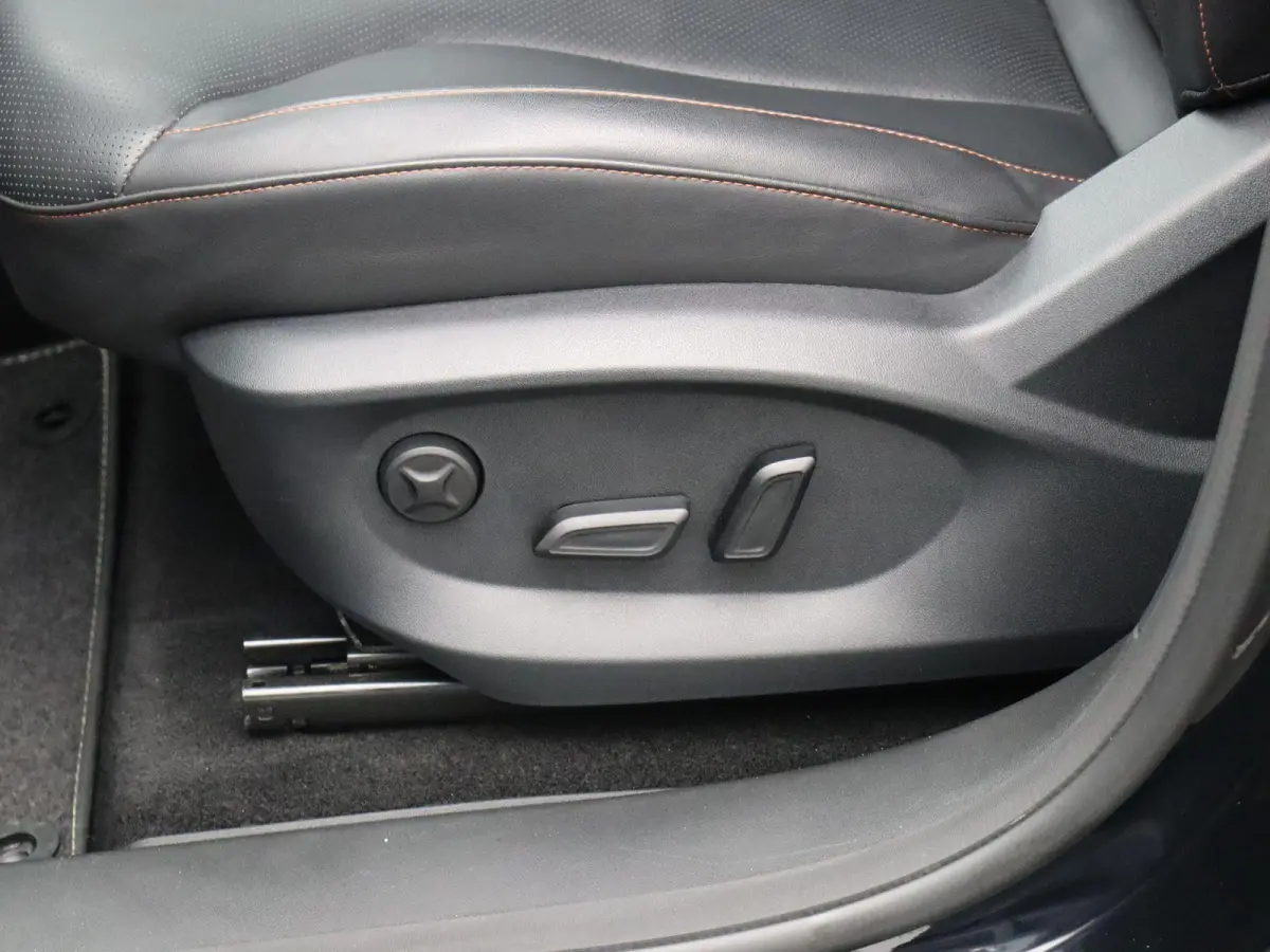1.5 Luxury | Elektrische Verstelbare Stoelen | Stoelverwarming | Apple Carplay & Android Auto |