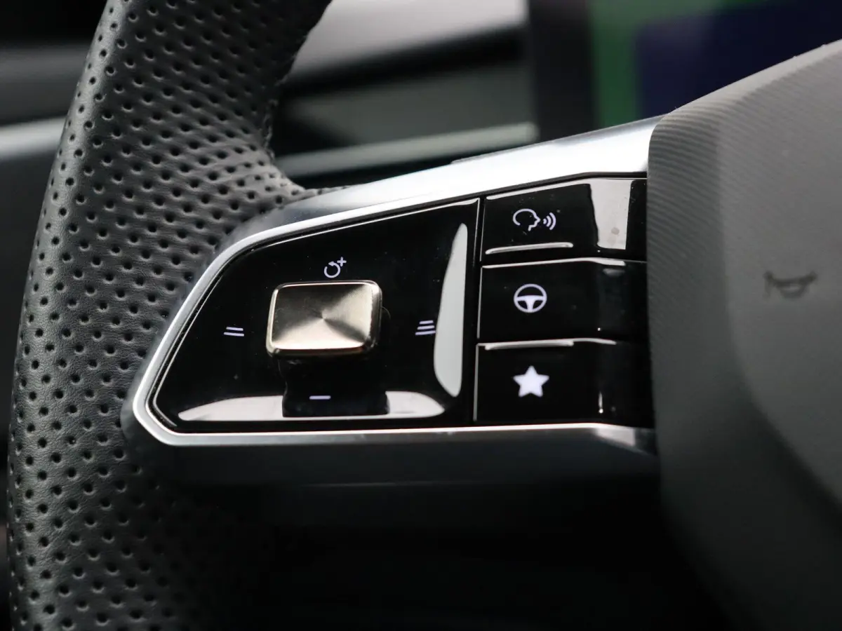 1.5 Luxury | Elektrische Verstelbare Stoelen | Stoelverwarming | Apple Carplay & Android Auto |