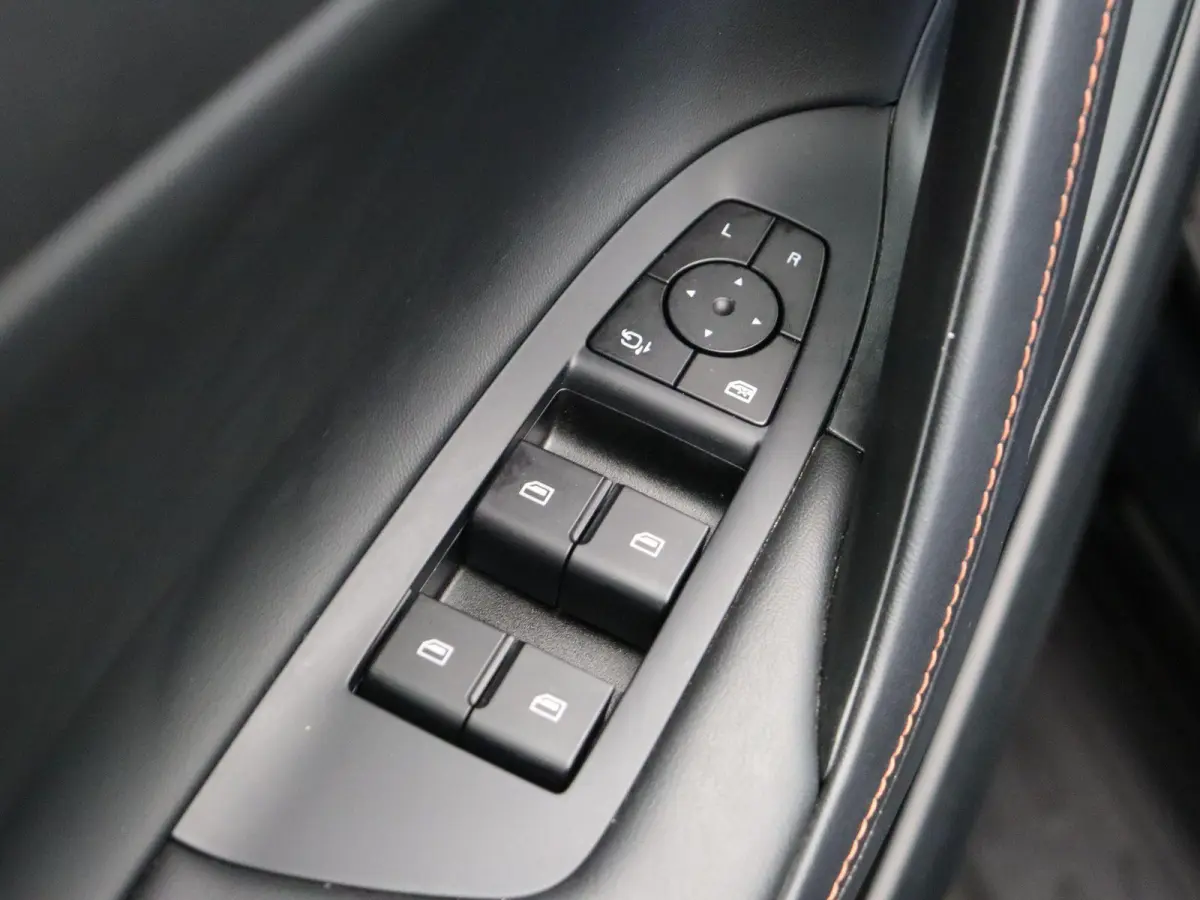 1.5 Luxury | Elektrische Verstelbare Stoelen | Stoelverwarming | Apple Carplay & Android Auto |