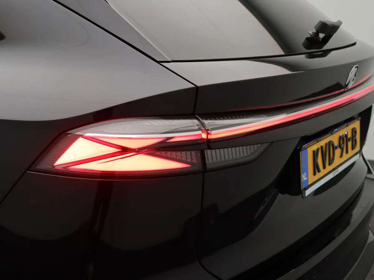 1.5 Luxury | Elektrische Verstelbare Stoelen | Stoelverwarming | Apple Carplay & Android Auto |