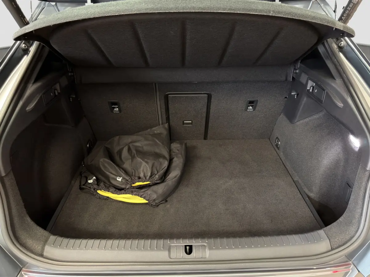 1.4 e-Hybrid|Memory|Kuipstoelen|19''|Matt|Camera|Stoelverwarming
