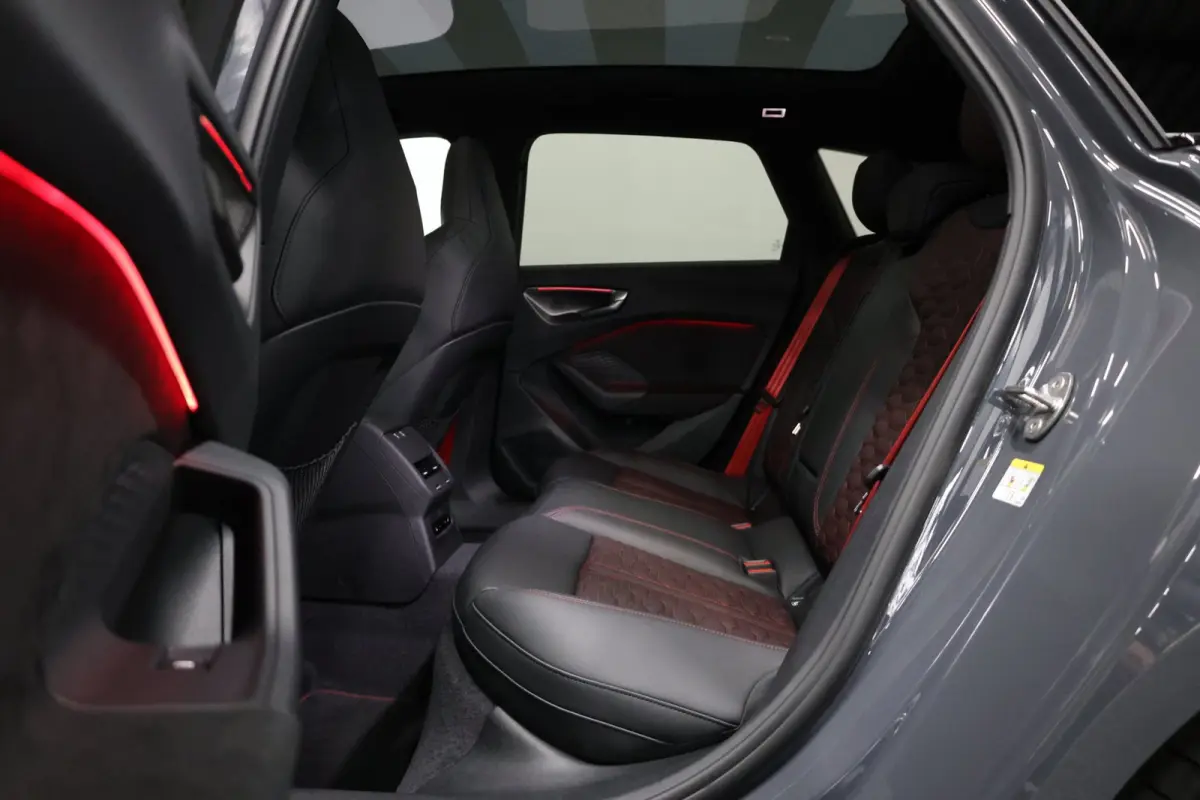 RS5 Avant 2.9 TFSI e-hybrid quattro 640+PK KERAMISCH/CARBON/B&O//PANO/LEER+S.VERKOELING+MASSAGE/21"/360/ACC/FABRIEKSGARANTIE!