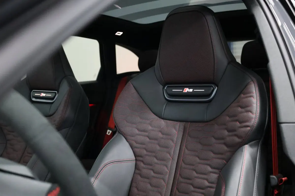 RS5 Avant 2.9 TFSI e-hybrid quattro 640+PK KERAMISCH/CARBON/B&O//PANO/LEER+S.VERKOELING+MASSAGE/21"/360/ACC/FABRIEKSGARANTIE!