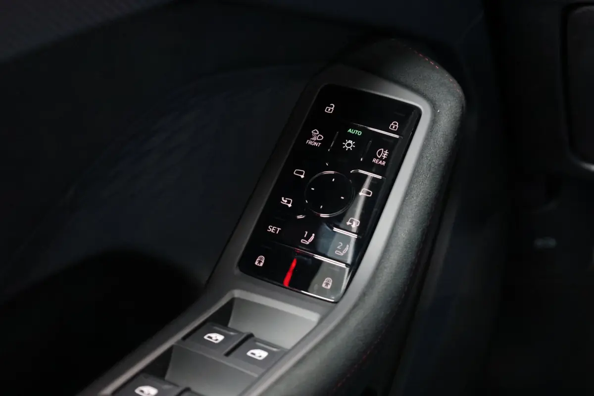 RS5 Avant 2.9 TFSI e-hybrid quattro 640+PK KERAMISCH/CARBON/B&O//PANO/LEER+S.VERKOELING+MASSAGE/21"/360/ACC/FABRIEKSGARANTIE!