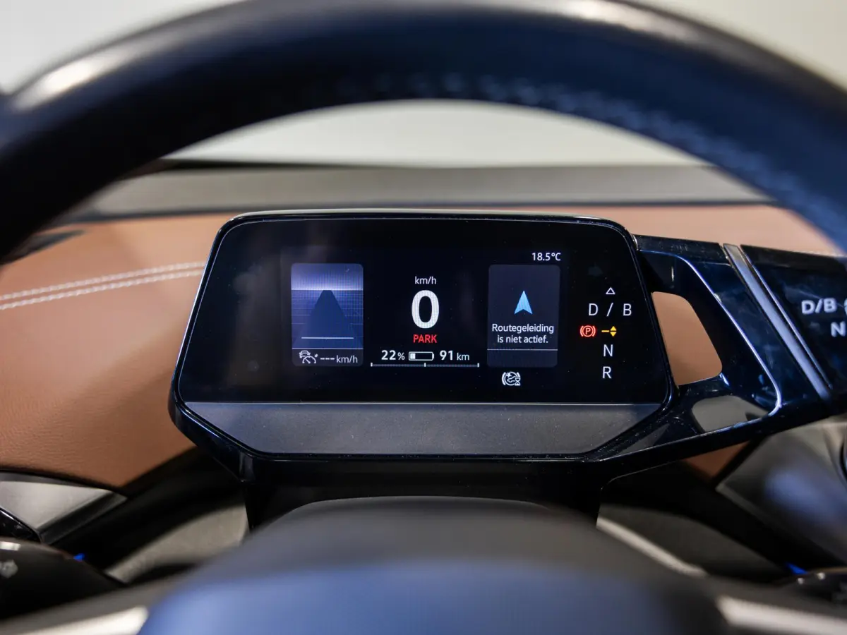Max 77 kWh SOH 91% / 204pk / Panorama dak / Trekhaak / Kuipstoelen / Elektrische stoelverstelling /