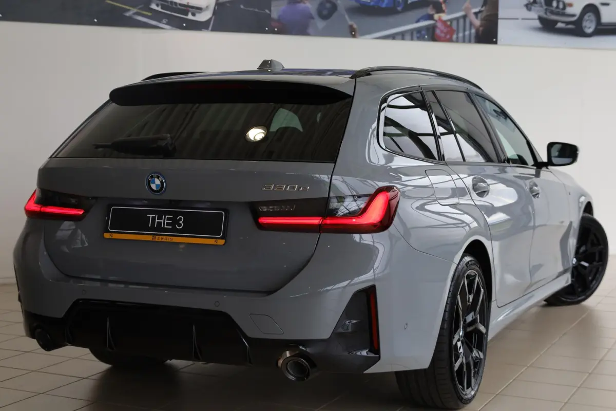 330e High Executive | M Sportpakket Pro | Innovation Pack | Comfort Pack | Individual Lak