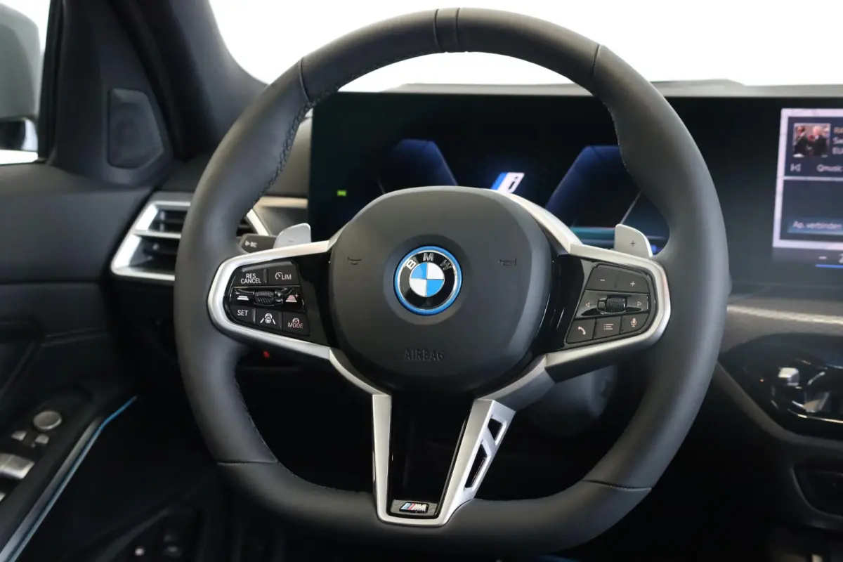 330e High Executive | M Sportpakket Pro | Innovation Pack | Comfort Pack | Individual Lak