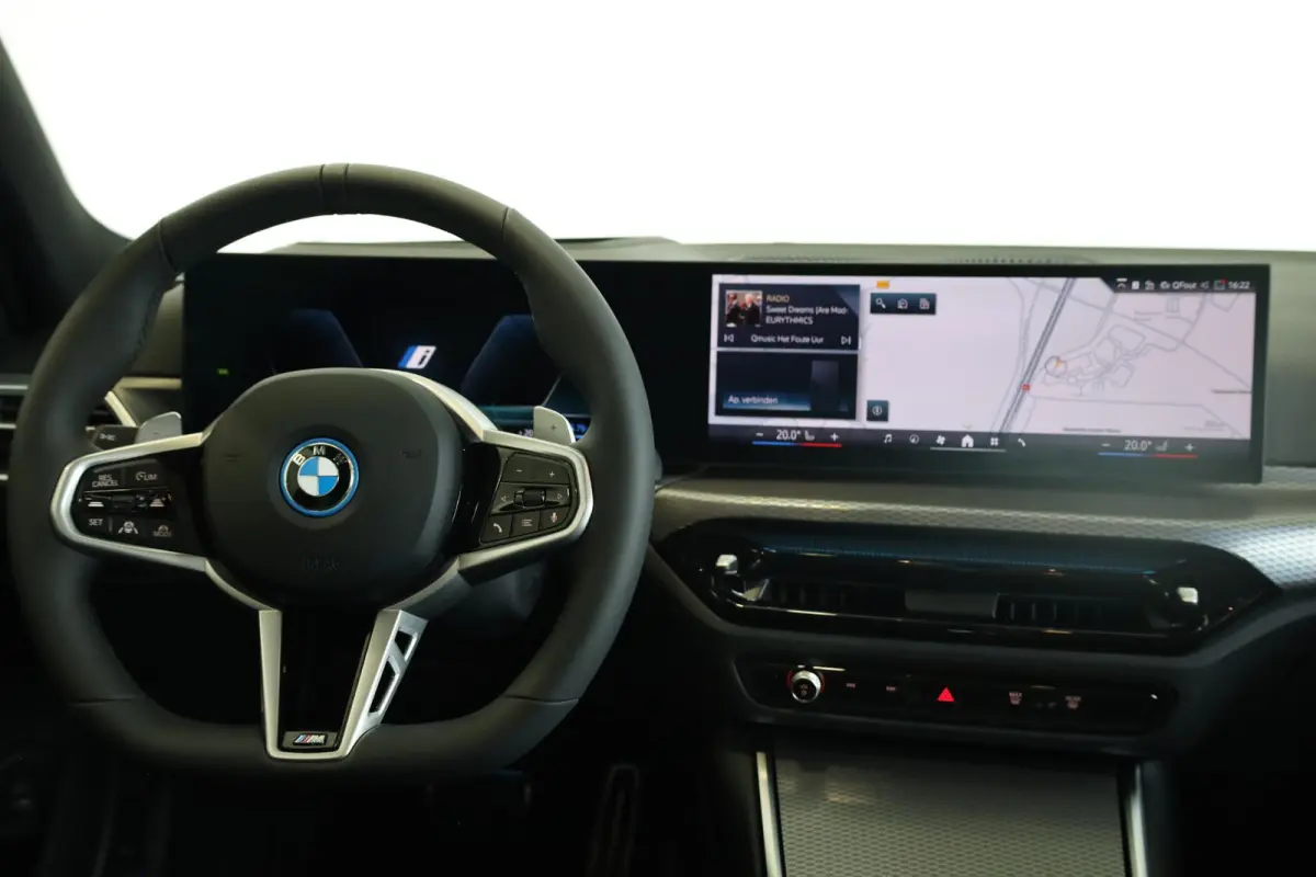 330e High Executive | M Sportpakket Pro | Innovation Pack | Comfort Pack | Individual Lak