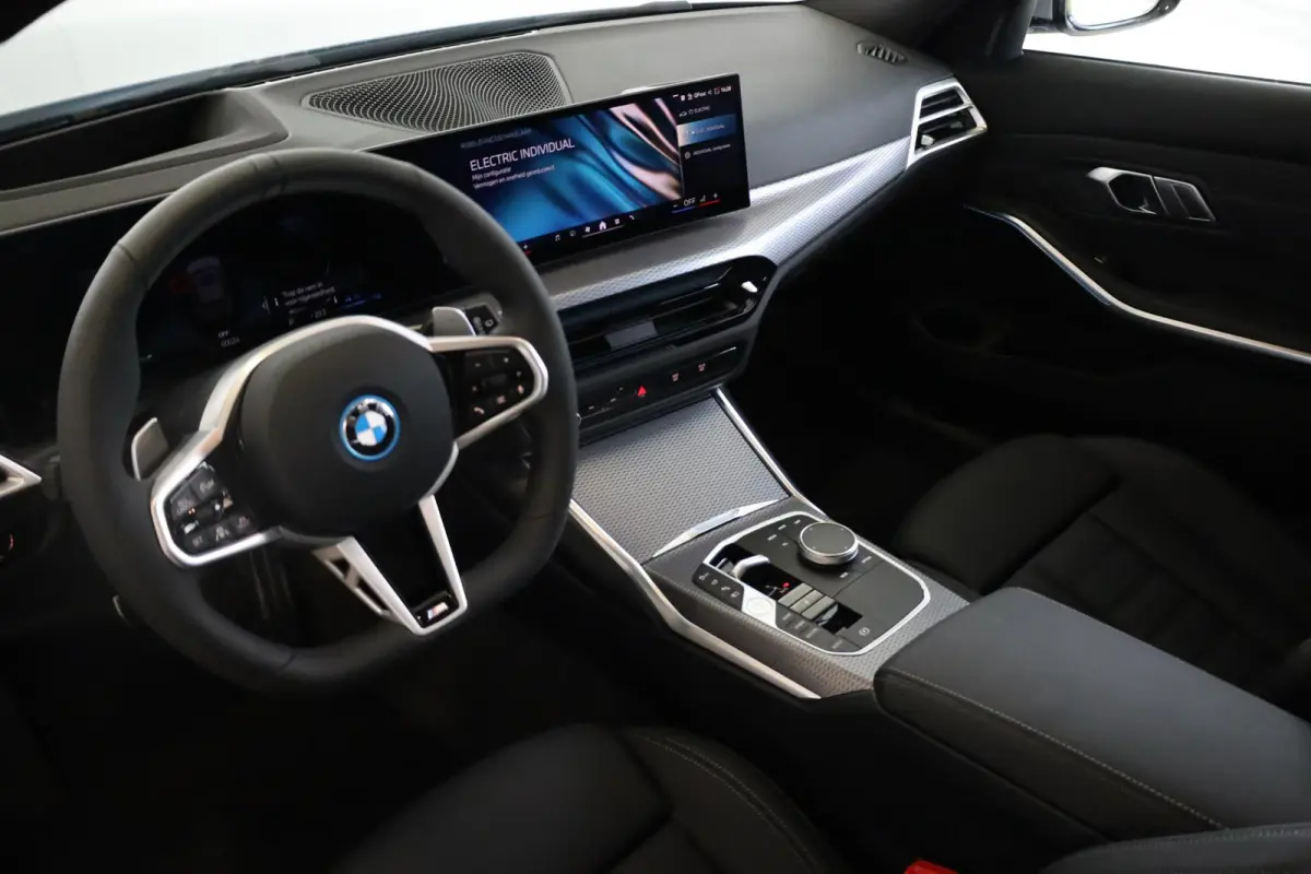 330e High Executive | M Sportpakket Pro | Innovation Pack | Comfort Pack | Individual Lak