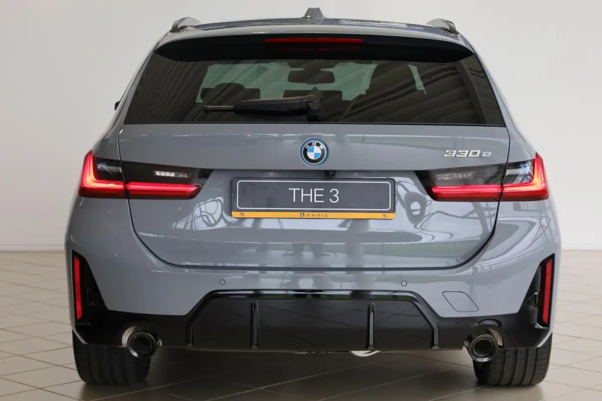 330e High Executive | M Sportpakket Pro | Innovation Pack | Comfort Pack | Individual Lak