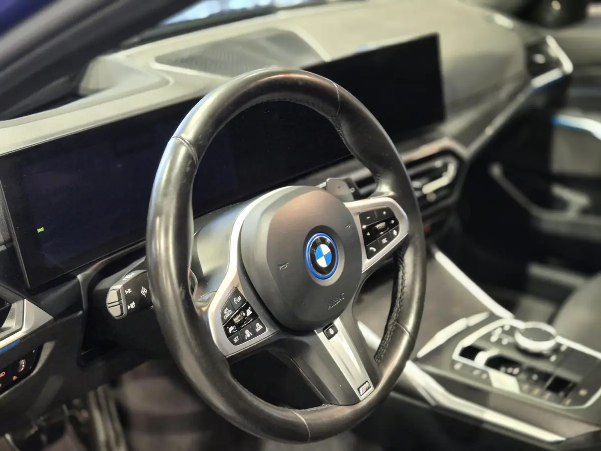 330e xDrive M-Sport | Panorama | HUD | Full optie