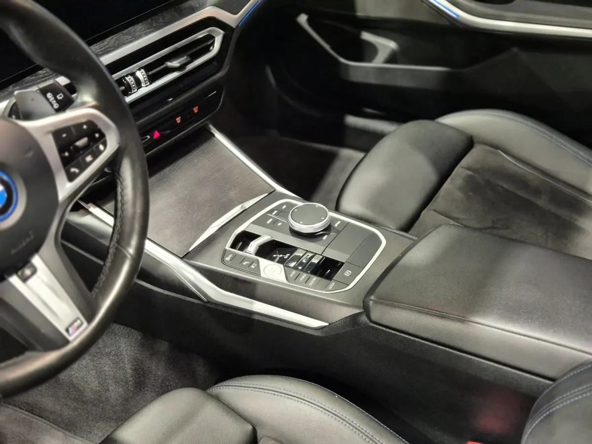 330e xDrive M-Sport | Panorama | HUD | Full optie