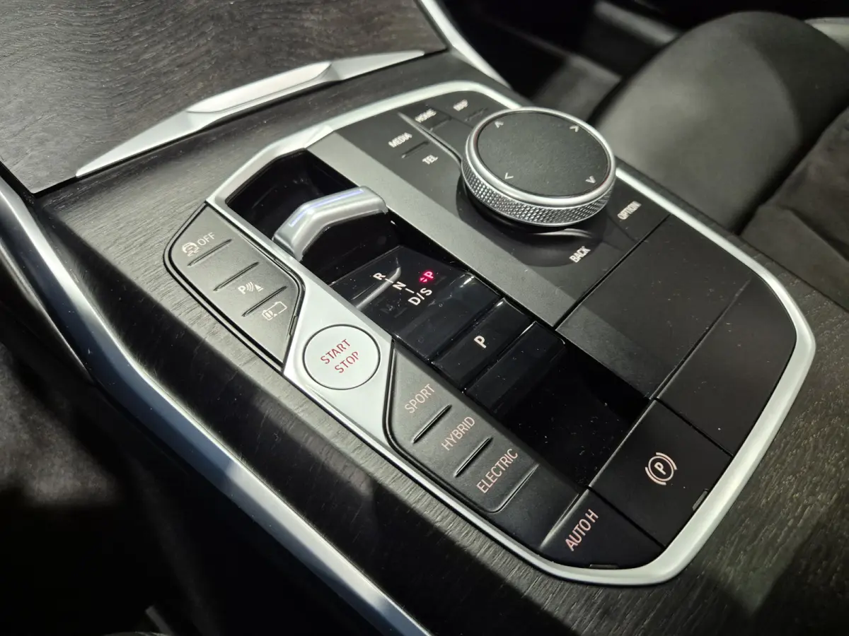 330e xDrive M-Sport | Panorama | HUD | Full optie