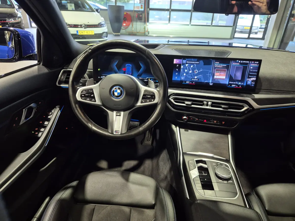 330e xDrive M-Sport | Panorama | HUD | Full optie