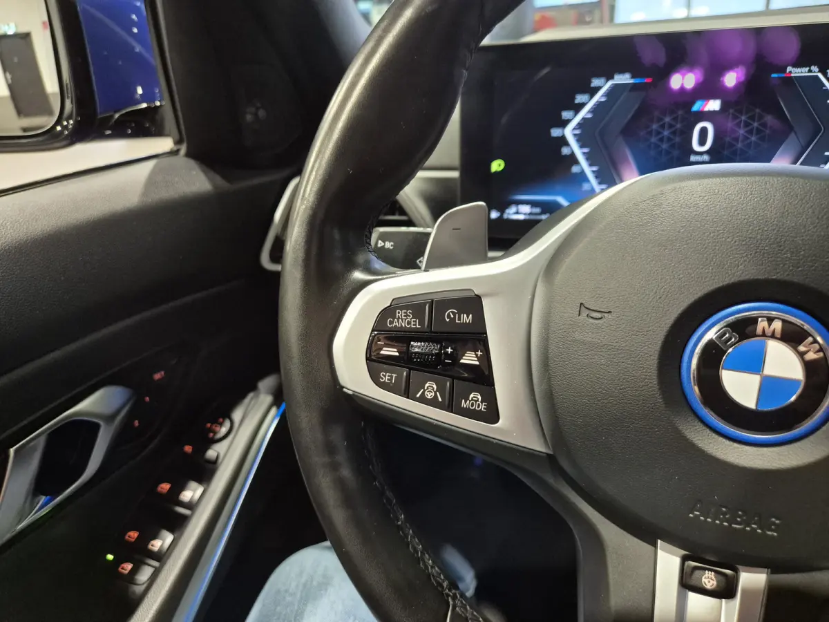 330e xDrive M-Sport | Panorama | HUD | Full optie