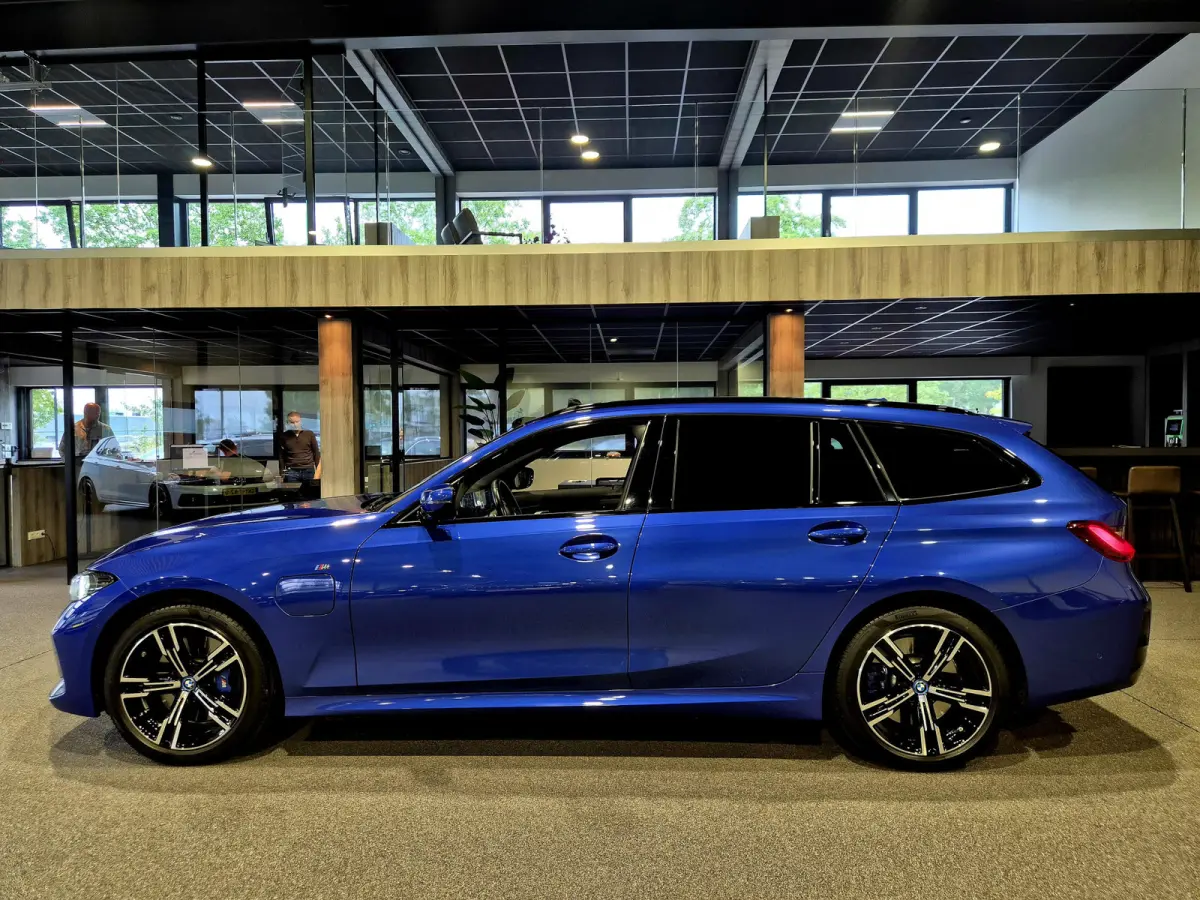 330e xDrive M-Sport | Panorama | HUD | Full optie